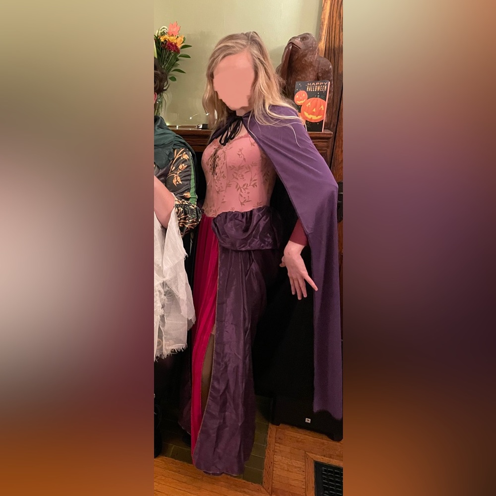 Sarah, Sanderson sisters, Halloween costume, long dress cape, necklace, full set